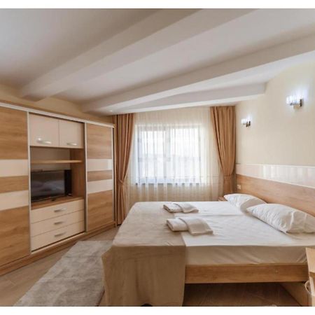 Luxury Apartment Piteşti Esterno foto