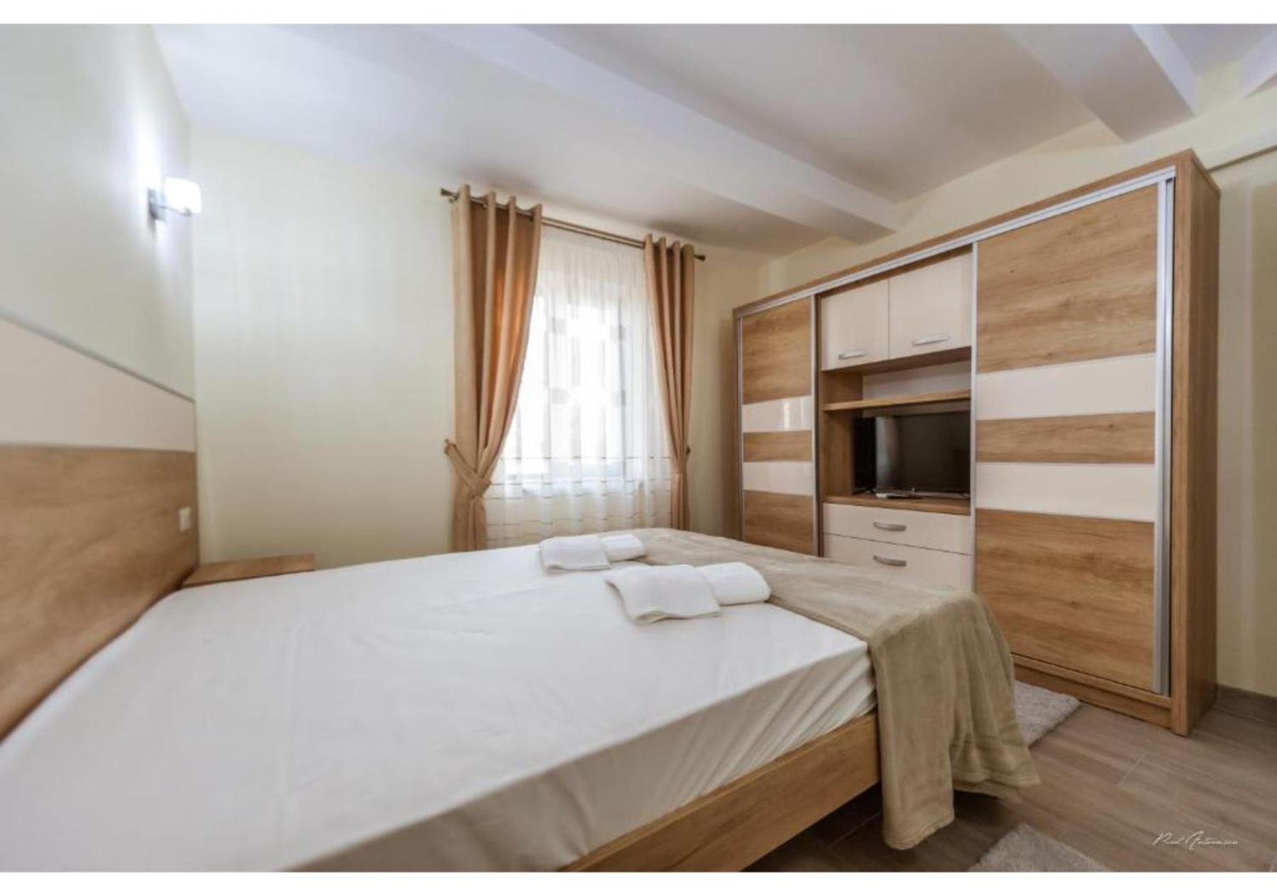 Luxury Apartment Piteşti Esterno foto