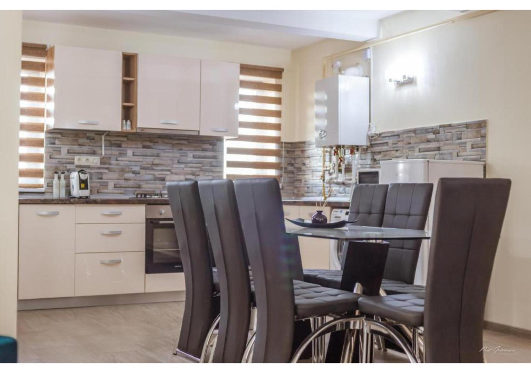 Luxury Apartment Piteşti Esterno foto